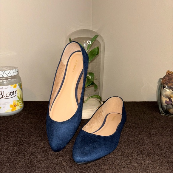 Blue flats; very cute, & comfortable; easy to walk in. - Picture 3 of 7